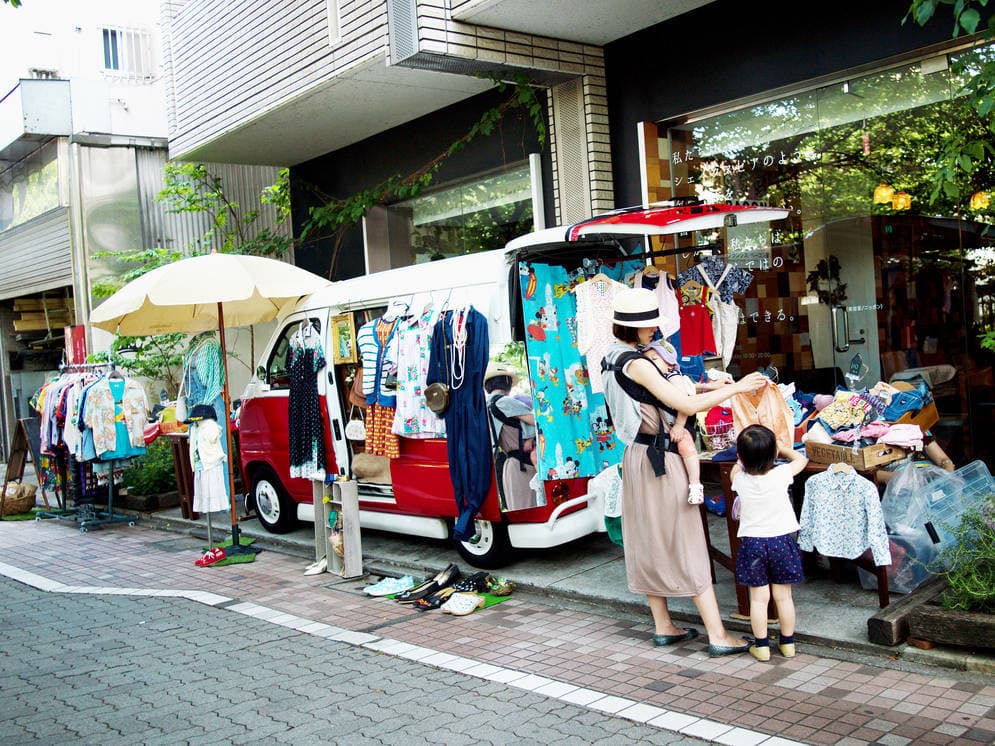 A different way of shopping in Nakameguro.